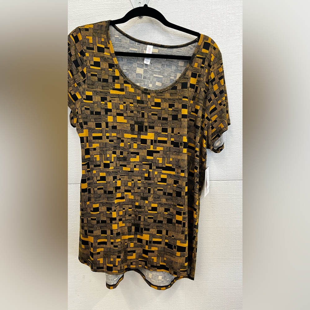 Black and Gold Lularoe Classic T NWT